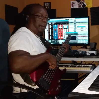 Play Live Bass on your Reggae Project